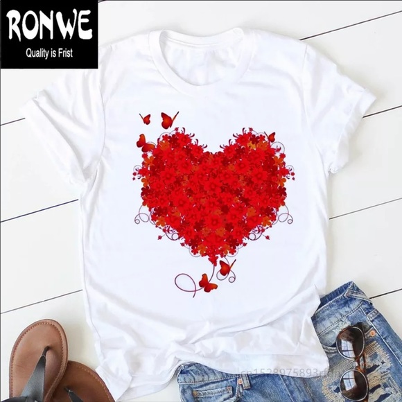 Tops - Brand new Heart ♥️ flower 🌸 floral design …